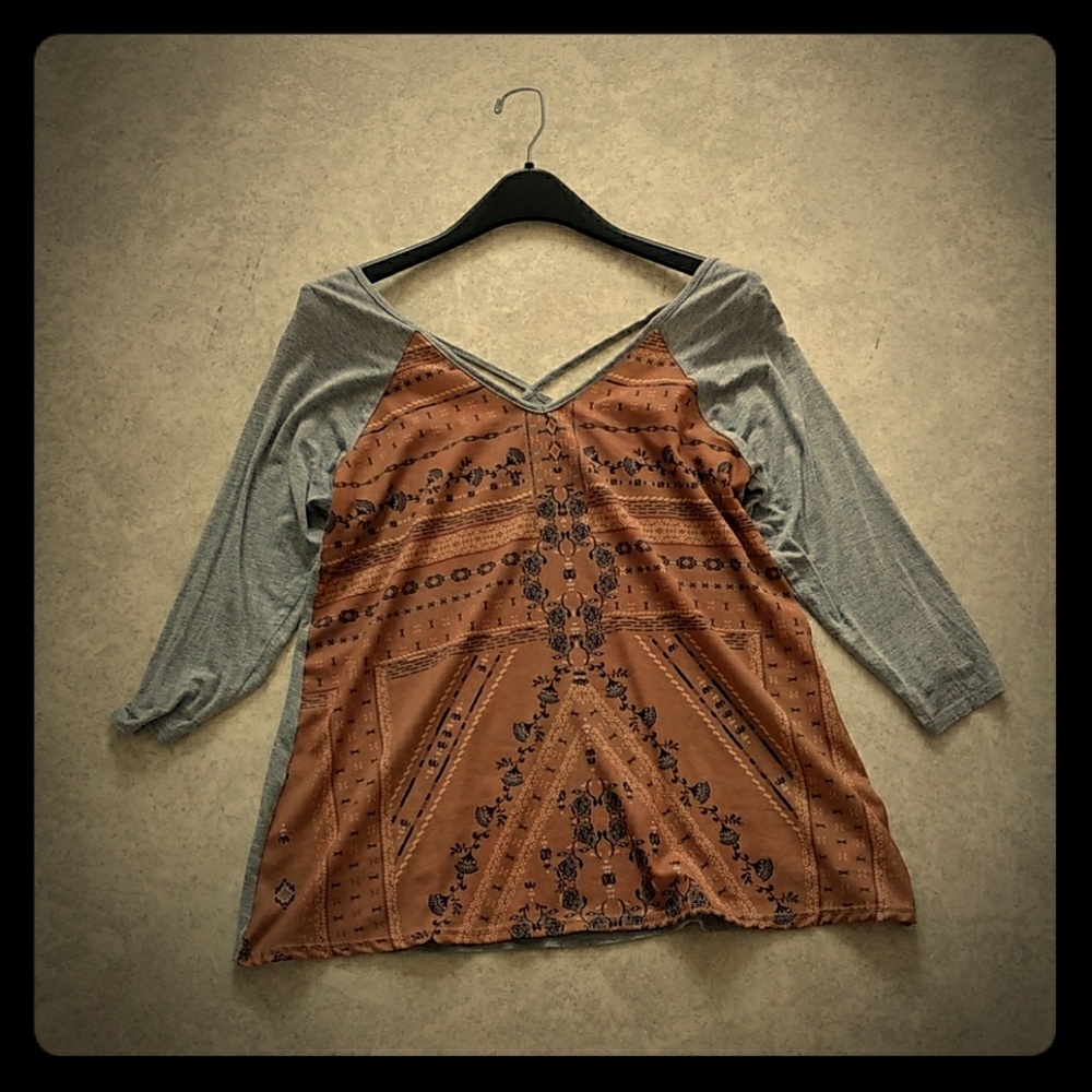Maurice's pattern baseball tee